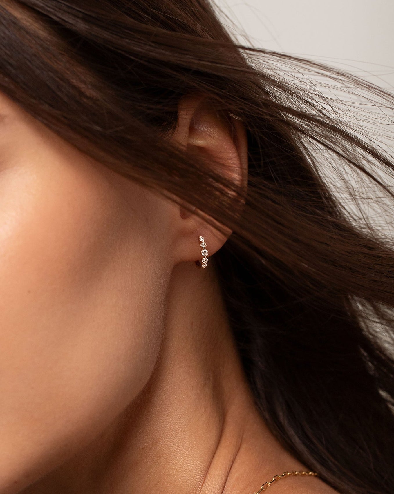 Graduated Single Prong Diamond Huggies