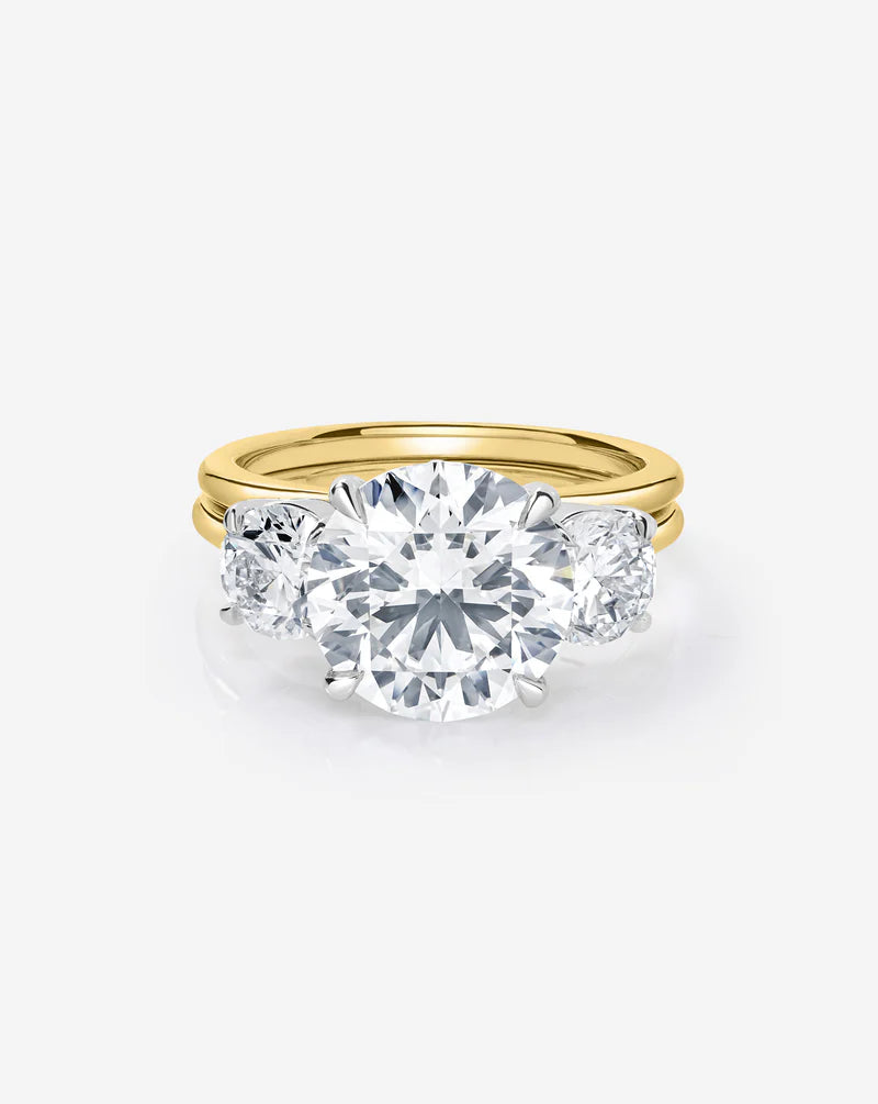 4.02 Round Lab Diamond in Whisper Thin® Embrace