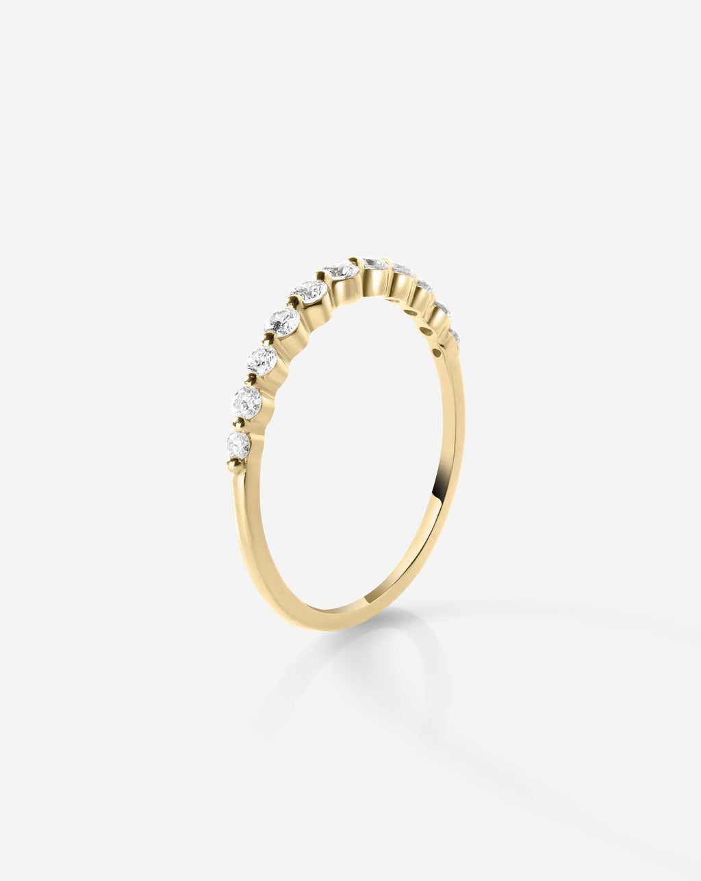 Graduated Single Prong Diamond Ring