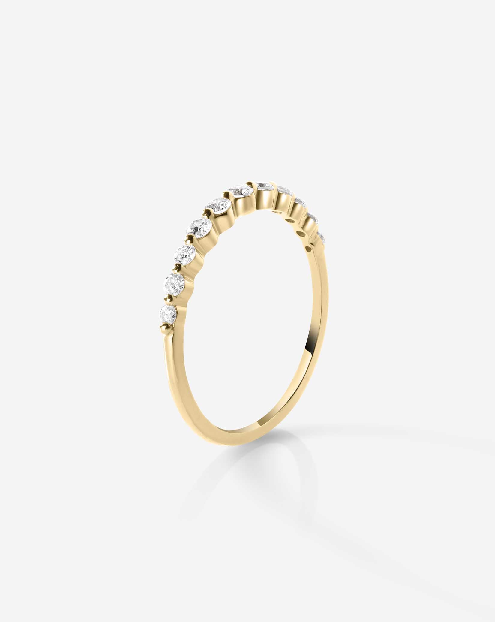 Graduated Single Prong Diamond Ring
