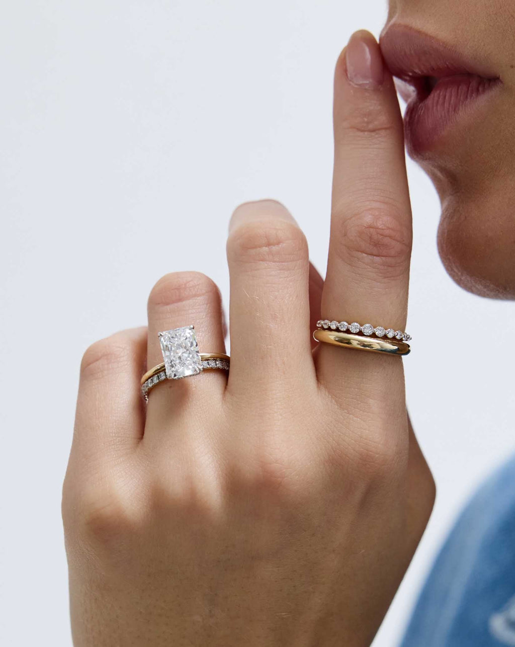 Graduated Single Prong Diamond Ring