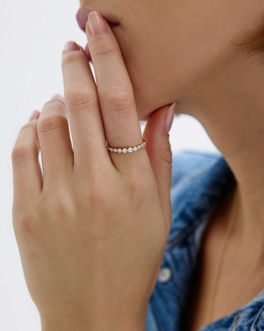 Graduated Single Prong Diamond Ring