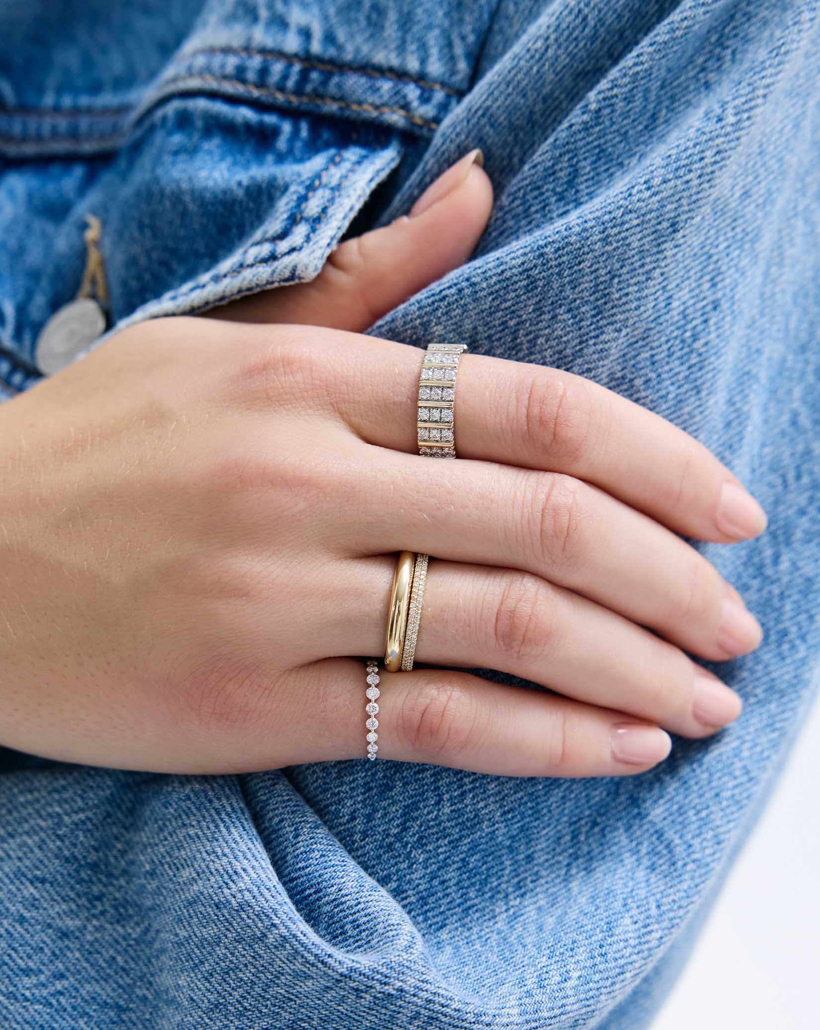 Graduated Single Prong Diamond Ring