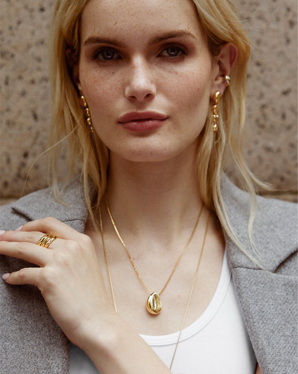 Forma Pendant Necklace