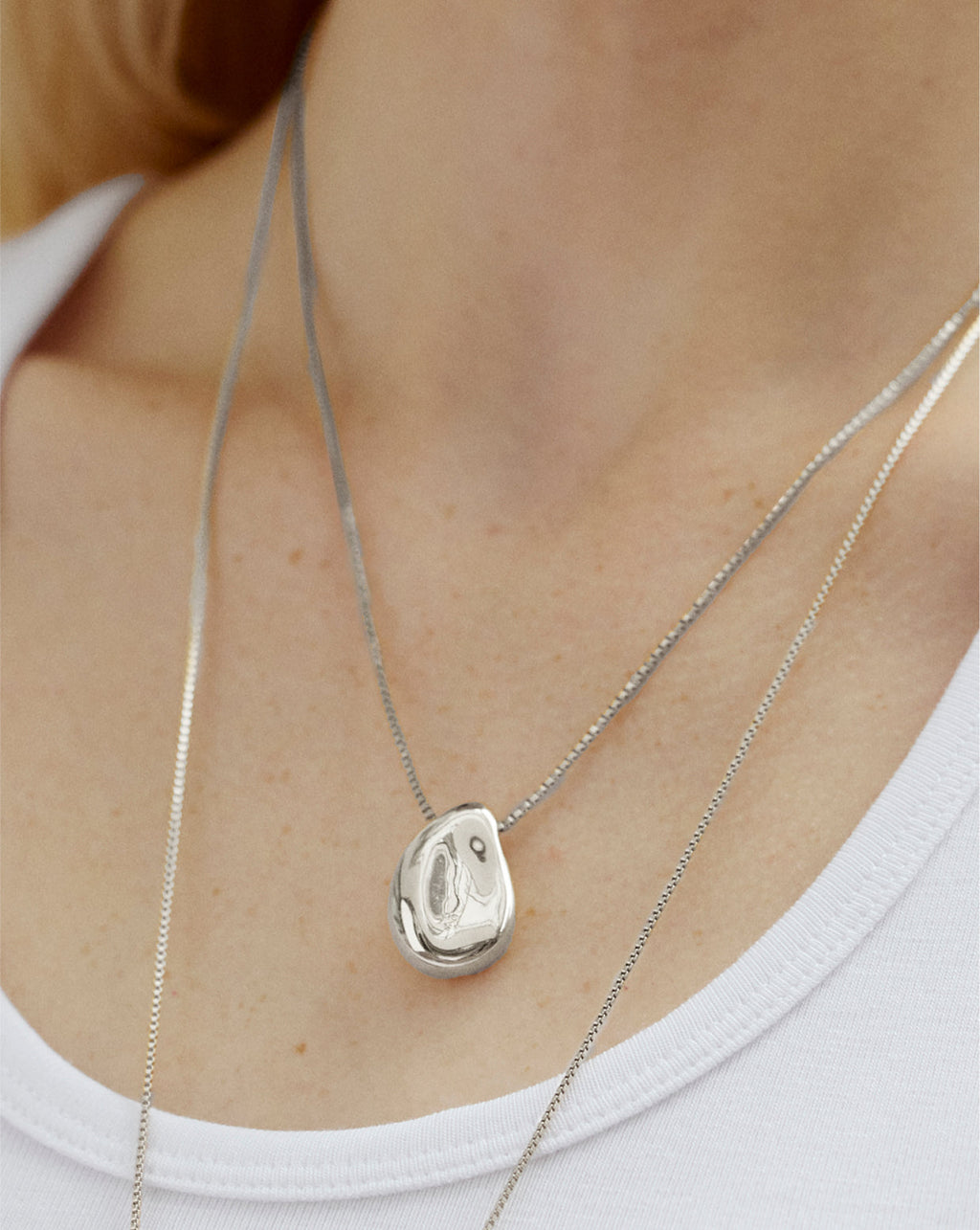 Forma Pendant Necklace